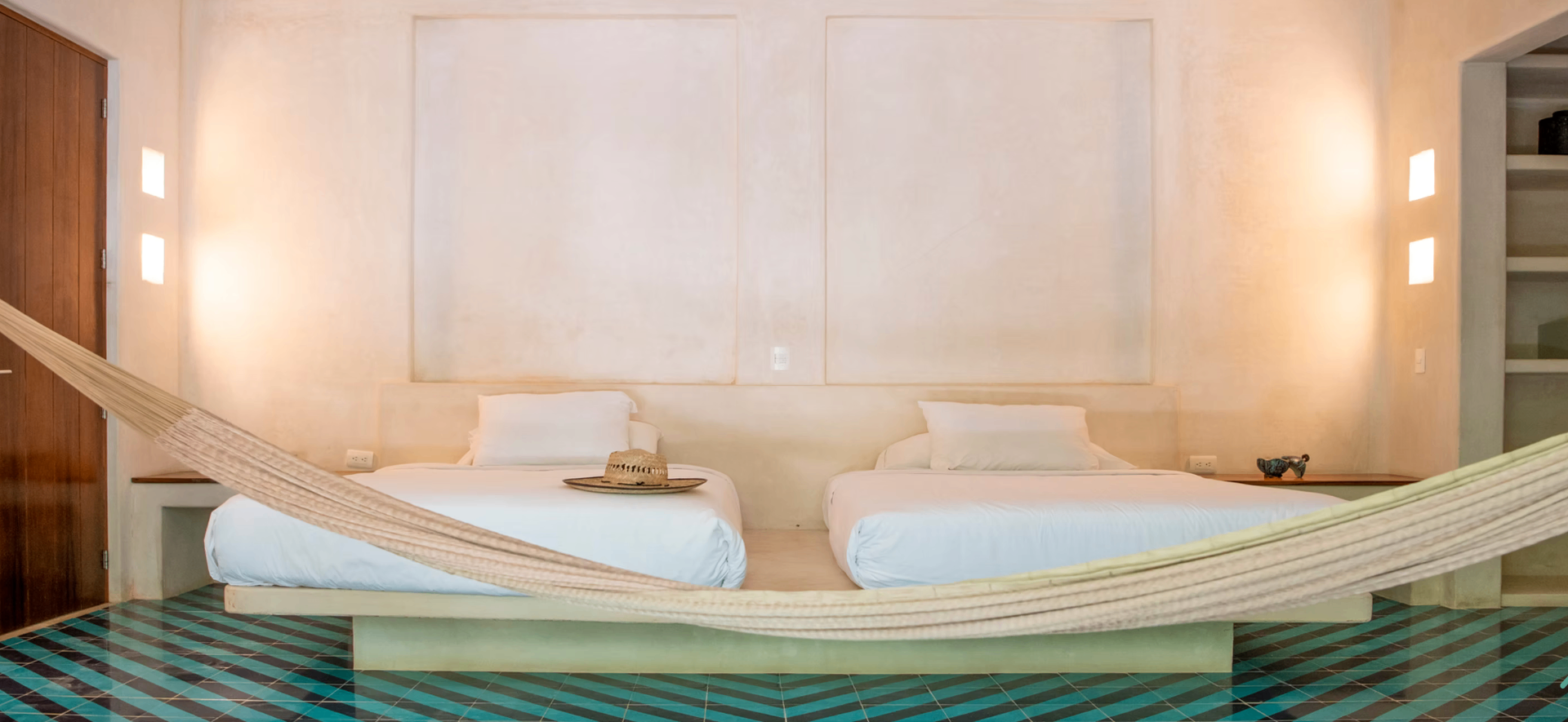 Double room at ground level facing the pool, surrounded by jungle